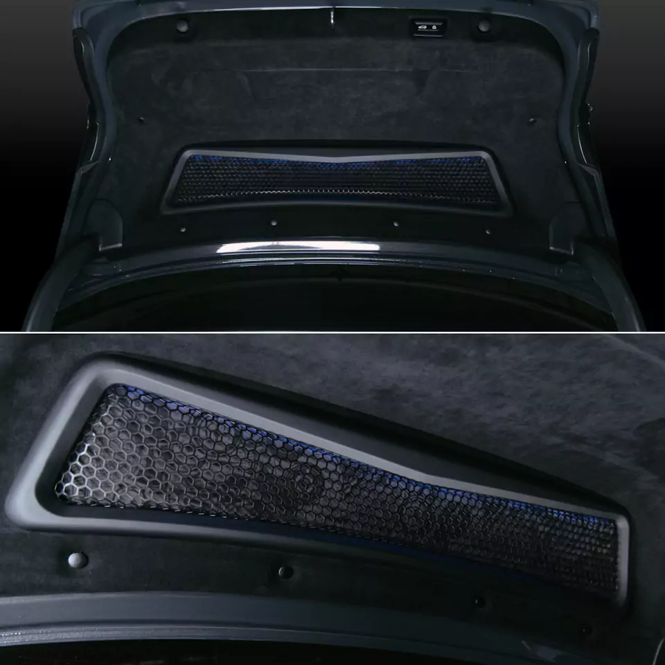 Построили новую акустическую систему для BMW M5 с дизайнерским оформлением багажника! Перешили в кожу салонный пластик, заламинировали карбоном зеркала, провели комплекс детейлинг-услуг